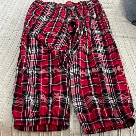 Victoria's Secret Red PJ Top Set - Picture 8 of 13